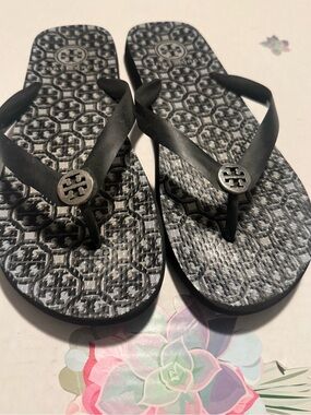 Tory Burch Black and Gray Logo Pattern Flip Flops
